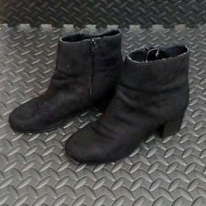 BLACK SUEDE ANKLE BOOTS * SIZE 6.5 * TIME&TRU * 2.5" HEEL 😍